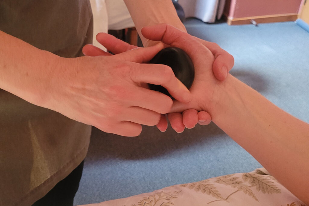 hand massage with hot stone in Invercargill